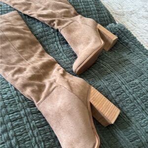 Chic Tan Heeled Women's Boots